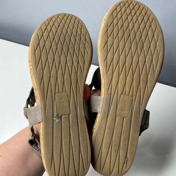 YUU taupe thong cork wandey sandals size 9 - Picture 7 of 8